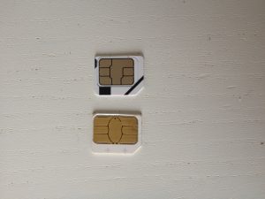 The top SIM does not work in the MKR 1400 but the bottom one does